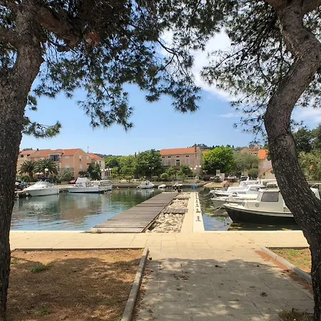 - Insel Ugljan 7467 *